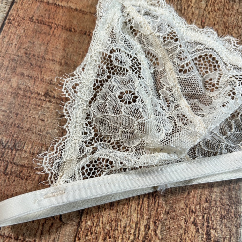 Out From Under Ivory Eyelash Lace Triangle Bralette Adjustable Boho Lingerie L - Picture 2 of 7